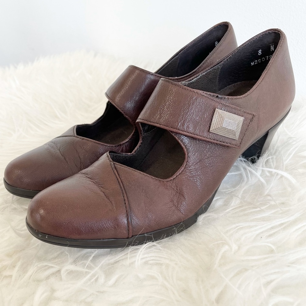 Munro Narrow Mary Jane leather shoes low heel